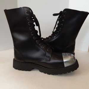 UNDERGROUND 20 EYELET EXTERNAL STEEL CAP BOOTS ICONIC GRIPPER - BOOT - EXTERNAL CAP - BLACK LEATHER